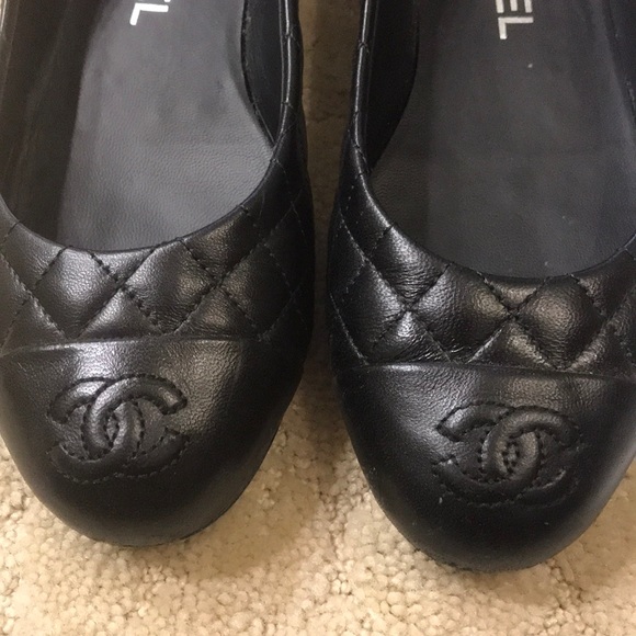 CHANEL Shoes - Chanel black lambskin flats. Size 36.5